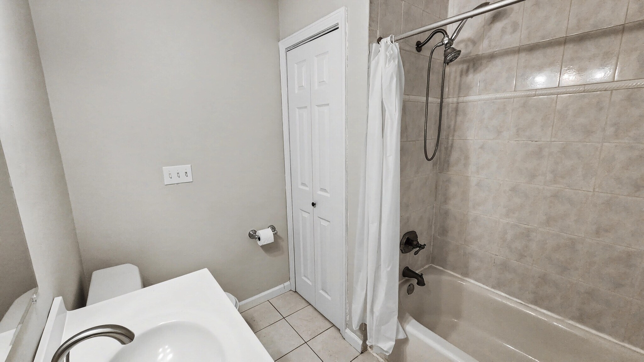 Building Photo - 1 Horizon Dr