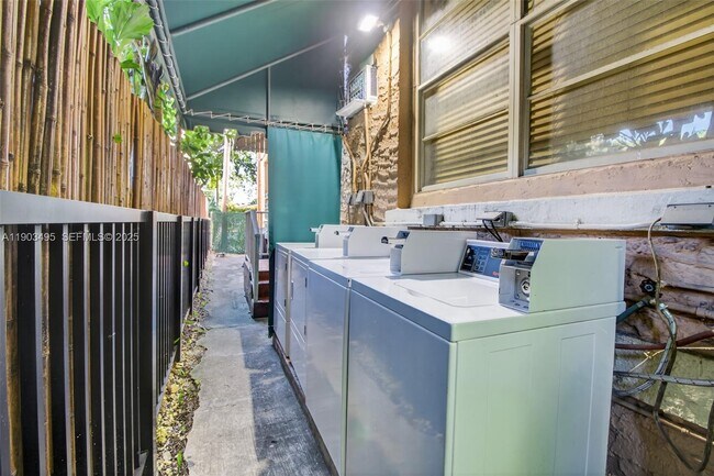 Building Photo - 3409 S Le Jeune Rd