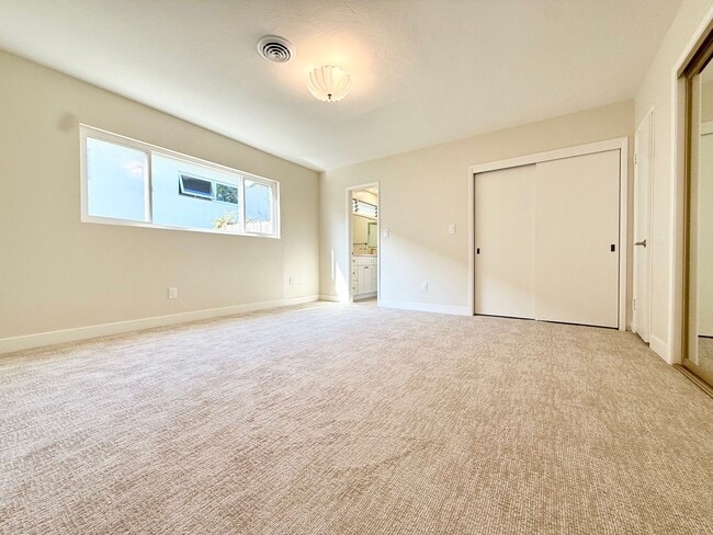 Building Photo - Beautiful 3BR/3BA Point Loma Home with Vaulted Ceilings & Central AC