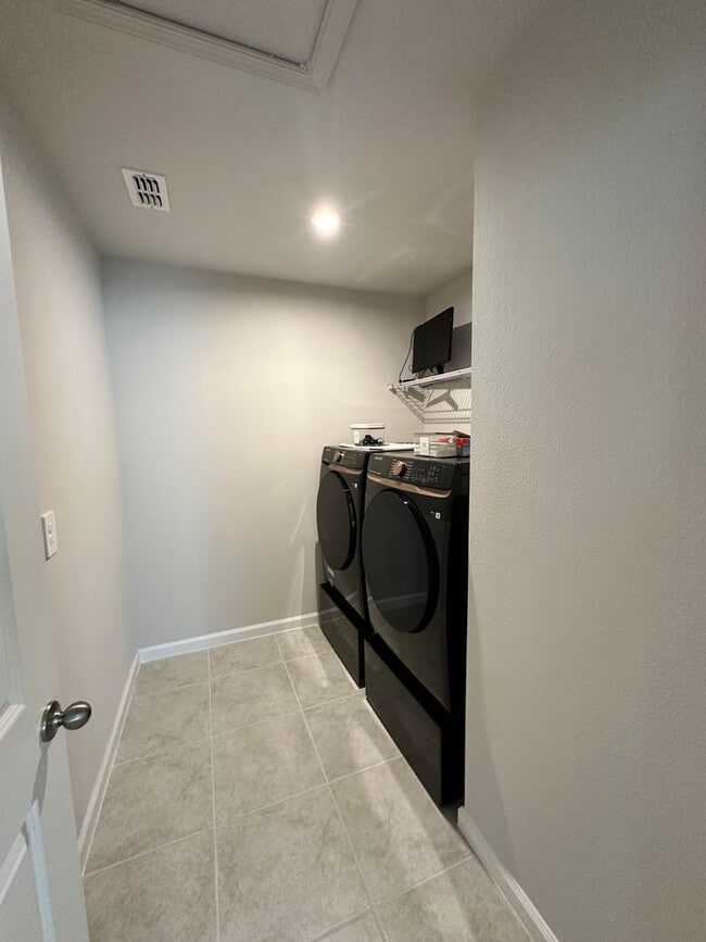 Building Photo - Beautiful Home For Rent in Apopka!