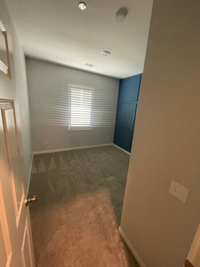 Building Photo - 31871 Eaton Ln