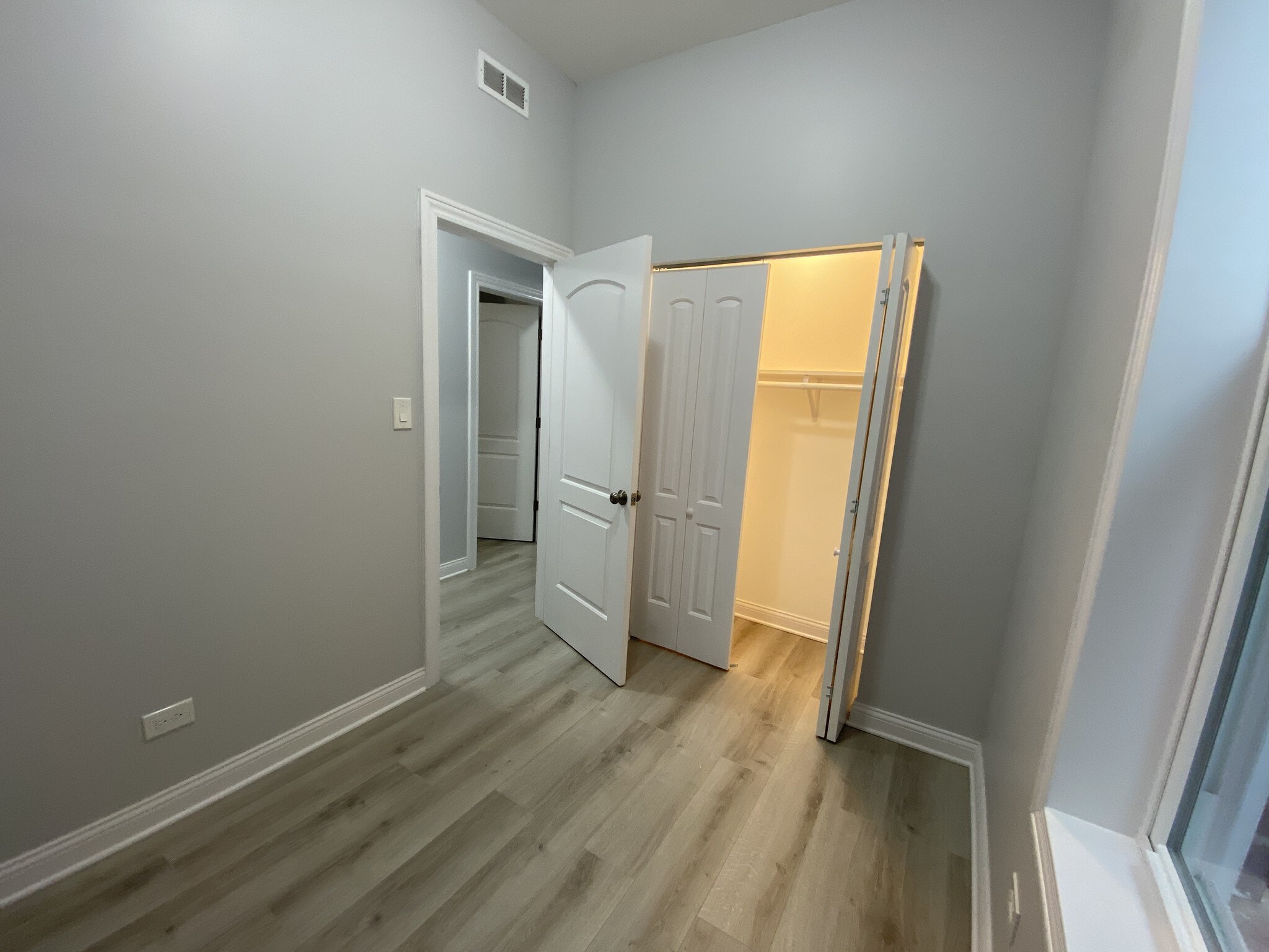 Room 1 - 2932 S Normal Ave