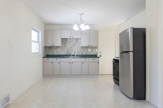 Primary Photo - 2301 Hood Ave