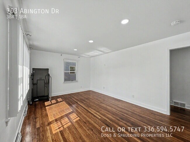 Building Photo - 703 Abington Dr