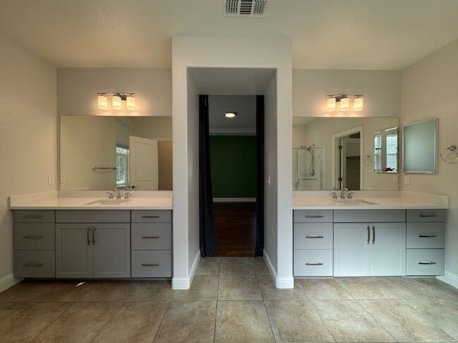 Building Photo - Beautiful 2 story home in Walnut Creek