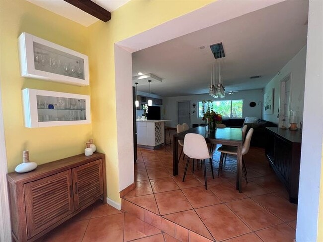 Building Photo - 1433 SE 5th Ct