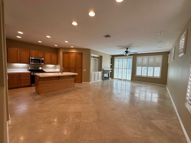 Building Photo - Single Story 3 Bedrooms Plus Den, Paseo Del Sol!!!
