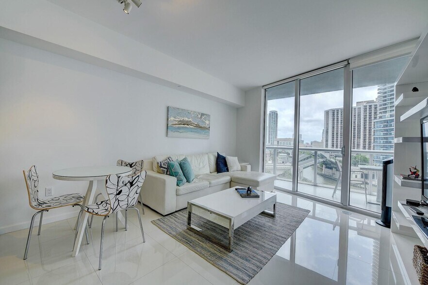 Building Photo - 465 Brickell Ave