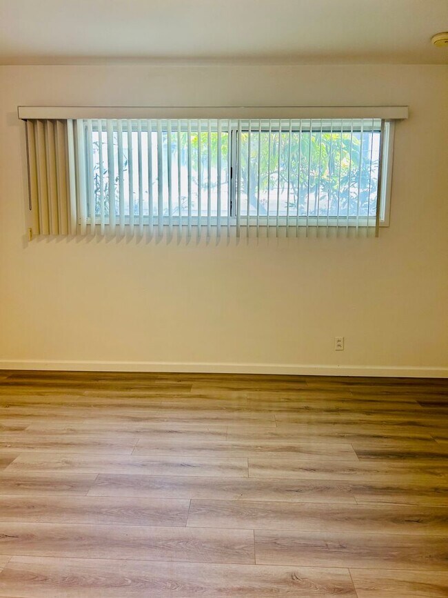 Building Photo - 7912Star