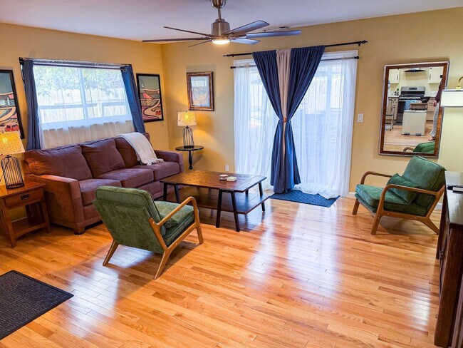 Building Photo - 16018 Windsor Dr