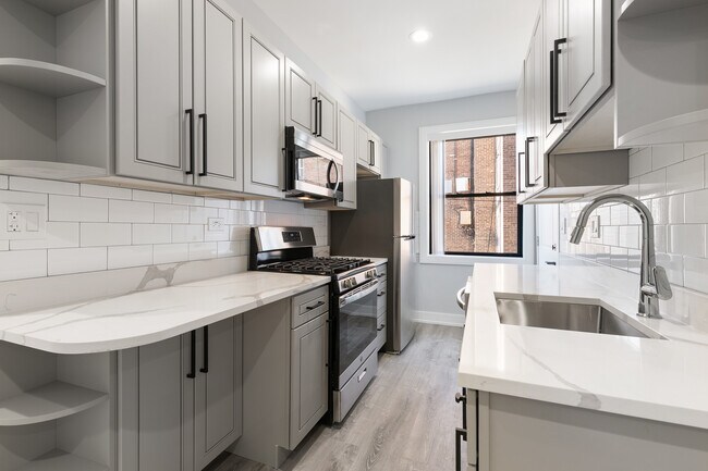 Building Photo - 7622 N Eastlake Ter