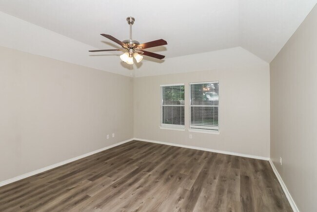Building Photo - 1427 Waterside Village Drive