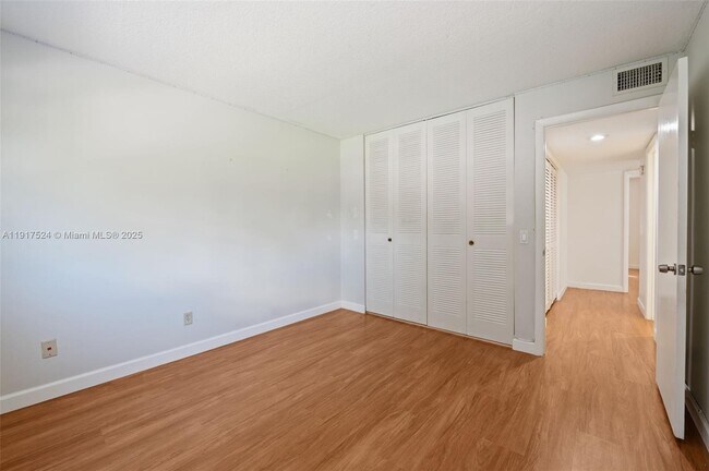 Building Photo - 1017 NW 124th Ave