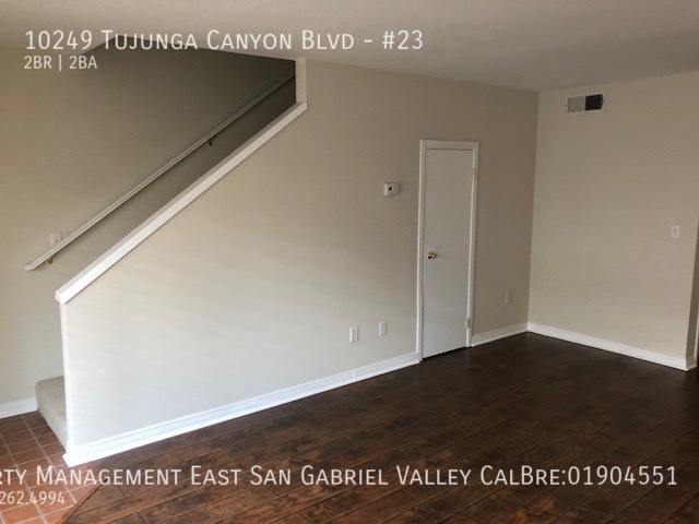 Building Photo - GORGEOUS REMODELED TWO BEDROOM CONDO IN TU...