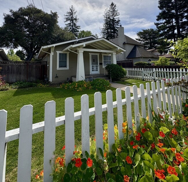 Building Photo - 1122 Channing Ave