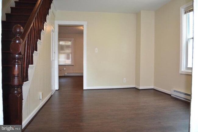 Building Photo - 27 E Pall Mall St
