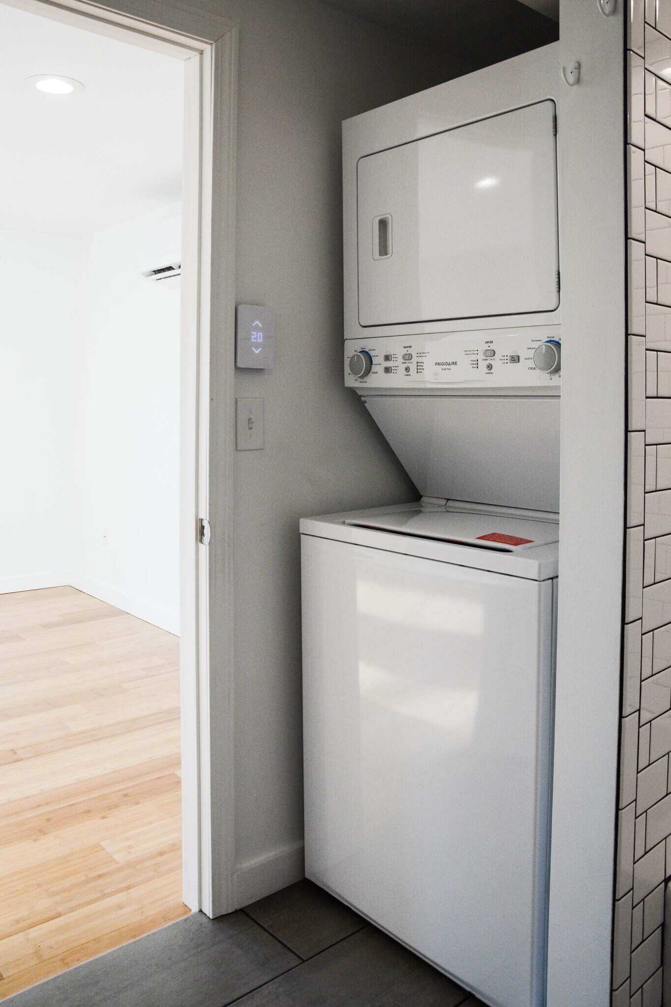 Building Photo - 548 Main St