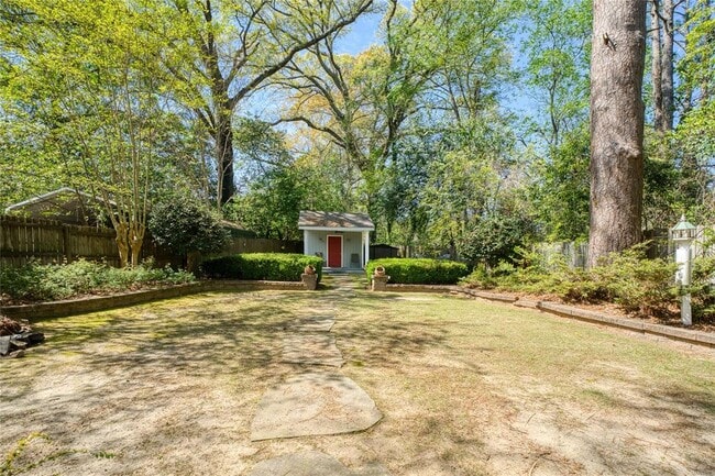 Building Photo - 561 Pine Tree Ln