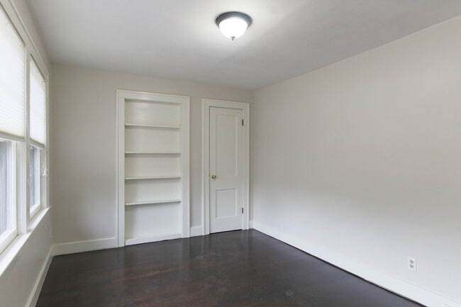 Building Photo - {204} Brookside Stunner + Fully updated 2 Story + Fenced Yard + 1 Car Garage