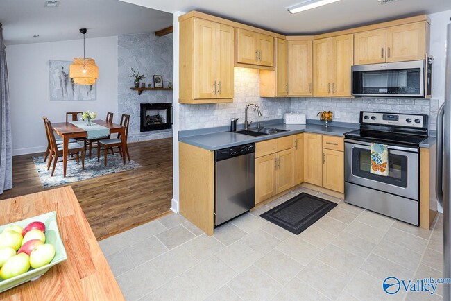 Building Photo - 208 S Oxford Cir