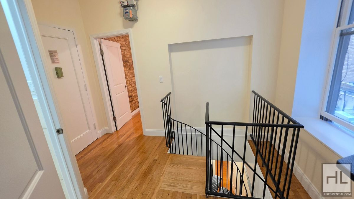 Building Photo - West Village 3BR/2BA Duplex with Private Patio