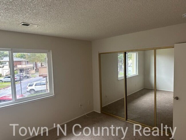 Building Photo - North Salinas Condo