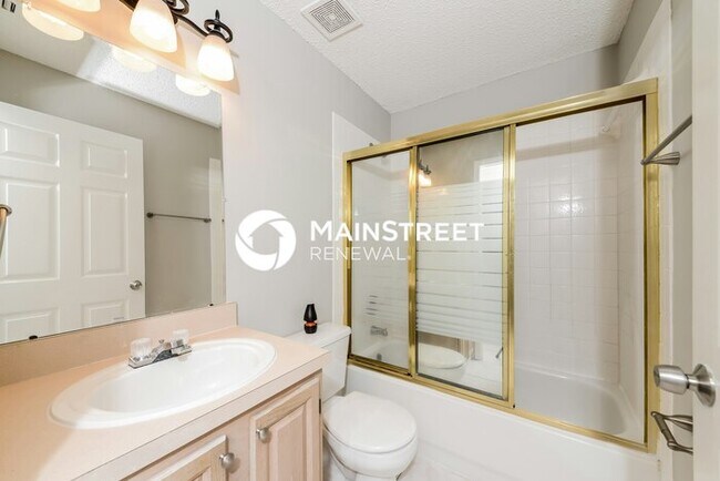 Building Photo - 4 Bedroom Pet-Friendly Home in Brandon, FL with Main Street Renewal