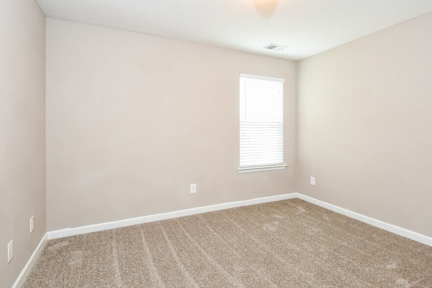 Building Photo - 602 Fieldcrest Dr