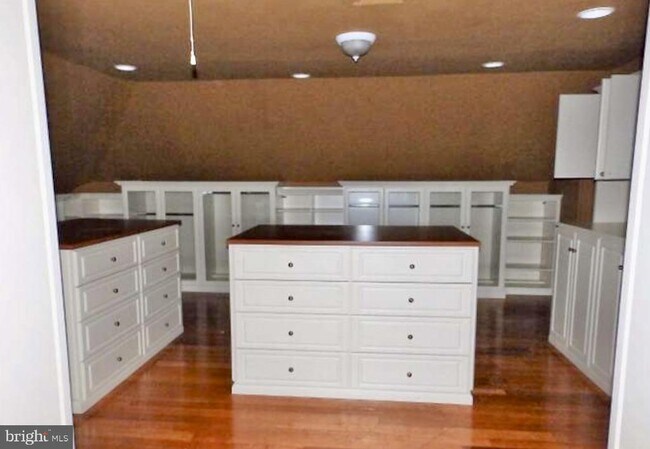 Building Photo - 1322 Commissioners Rd