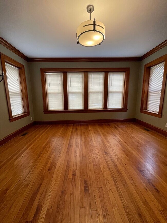 Building Photo - 3227 N Albany Ave