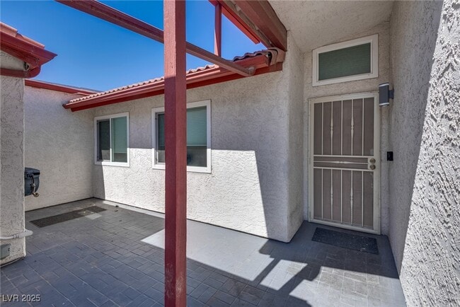 Building Photo - 5231 Dickens Dr