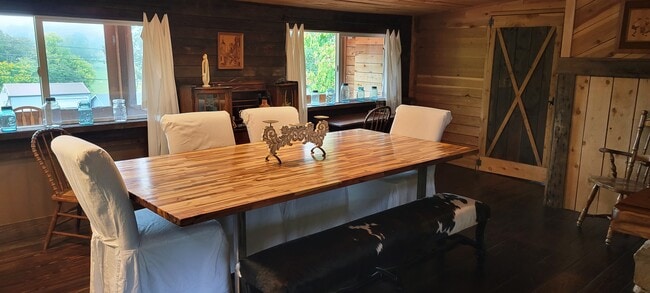 Building Photo - 1172 Old Town Loop Rd