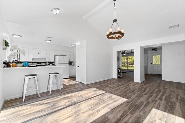 Building Photo - 456 Deep Woods Ln