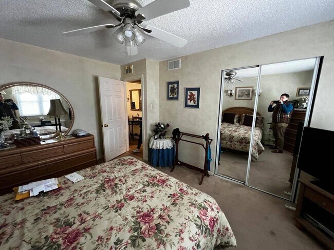 Building Photo - Lovely Cherry Hill Parke 2nd floor 2 bedro...