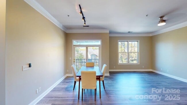 Building Photo - 785 Garden District Dr