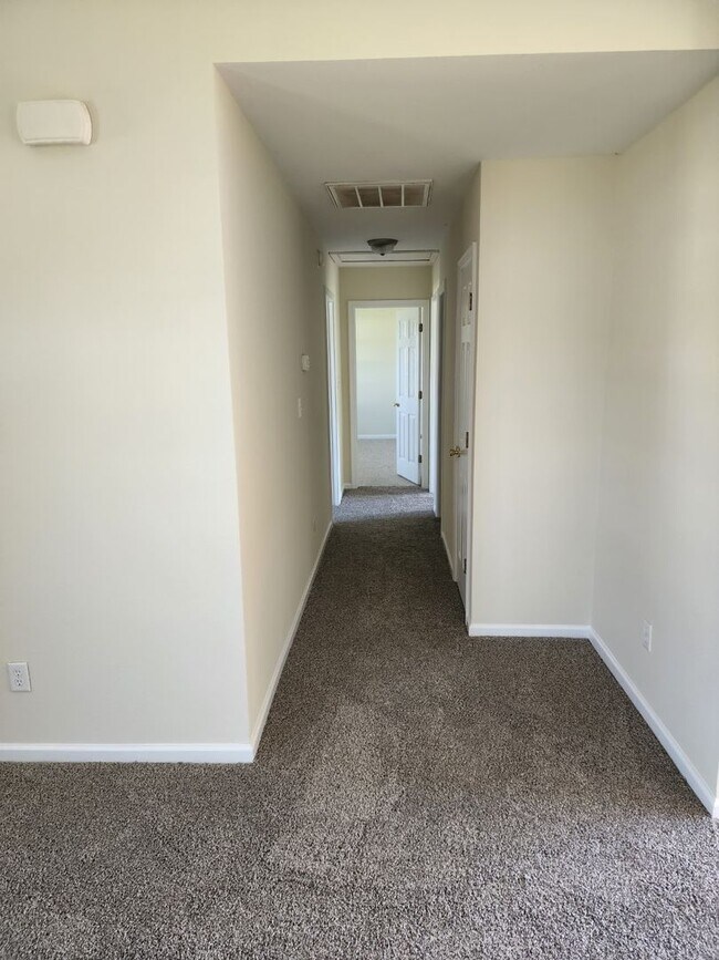 Building Photo - Gorgeous and Spacious Country home located in Camden County.
