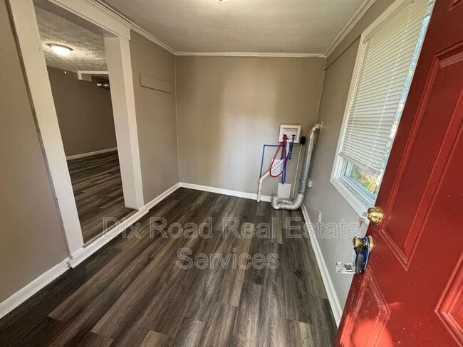 Building Photo - 55 Forest Glen Ave
