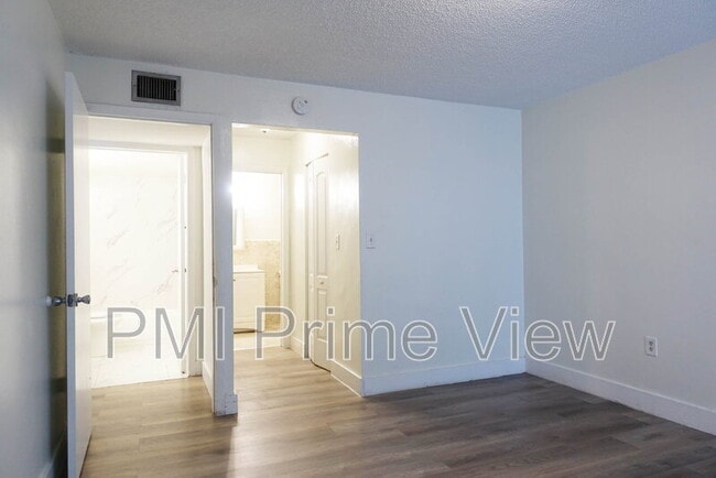 Building Photo - 505 NW 72nd Ave