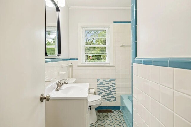 Building Photo - 202 Jackson Heights Rd