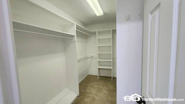 Building Photo - FOR RENT - MOVE IN READY - 3BED 2.5BATH - ...
