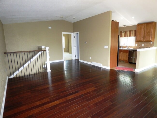 Building Photo - Stunning 3 Bedroom/ 3 Bath Home With Large Backyard!