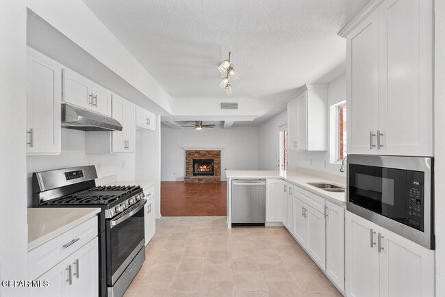 Building Photo - 6696 Dakota Ridge Dr