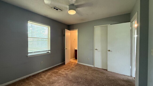 Building Photo - Charming 3-Bedroom Home in the Heart of Ri...