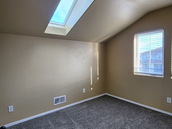 Building Photo - 4 Bedroom Home in Gardnerville For Rent