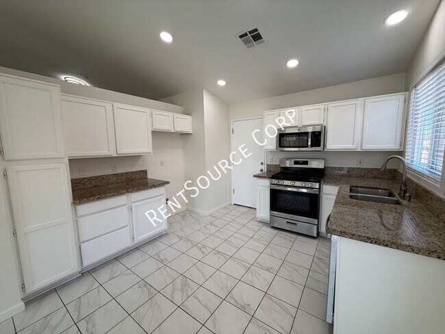Building Photo - 2240 Westpark Dr