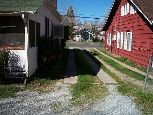 Building Photo - 2023 Placer St