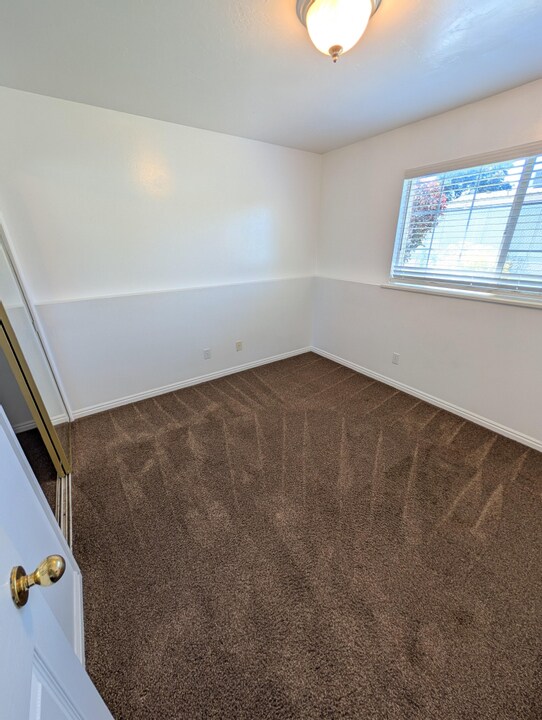 Building Photo - 361 E 1420 S