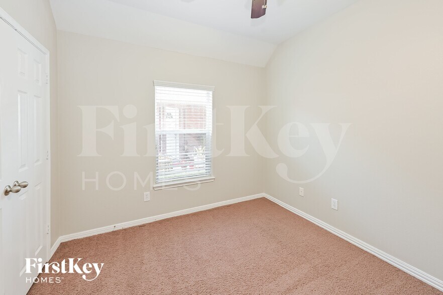 Building Photo - 10364 Stone Gate Dr