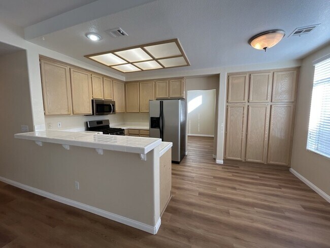 Building Photo - Encounter the ultimate luxury living experience with this 4-bedroom, 2197 sq ft house