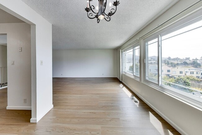 Building Photo - Beautiful 4-Bedroom, 2-Bathroom Daly City Home for Rent